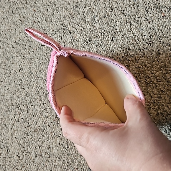 Norwex Pink Bathroom Scrub Mitt - Picture 7 of 10